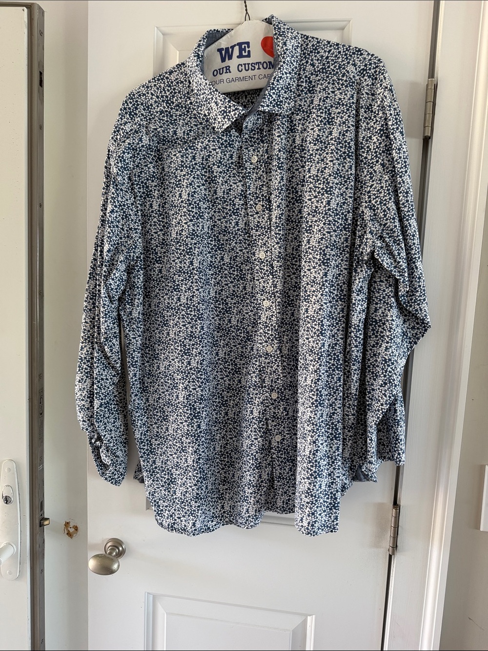 Men's Navy & White Printed Long-Sleeve Button-Down Shirt